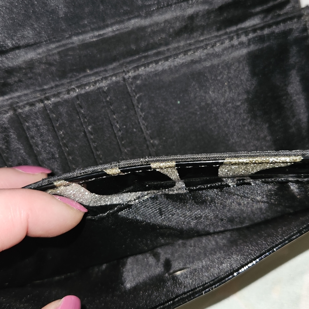 Free Bundle Item- 2 Trifold Wallets - image 6